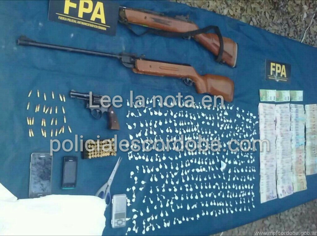 Tres delincuentes detenidos con armas y drogas en barrio Arguello