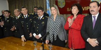 De noche y a los golpes: un ex-jefe de Policía noqueó a quien lo sucedió en el cargo