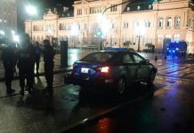 Otro incidente con un auto frente a la Casa Rosada, un detenido con pedido de captura
